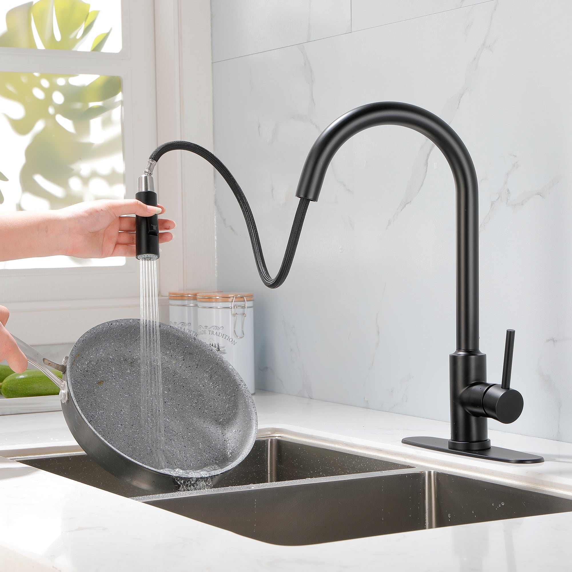 Single Handle High Arc Pull Out Kitchen Faucet,Single Level Stainless Steel Kitchen Sink Faucets with Pull Down Sprayer