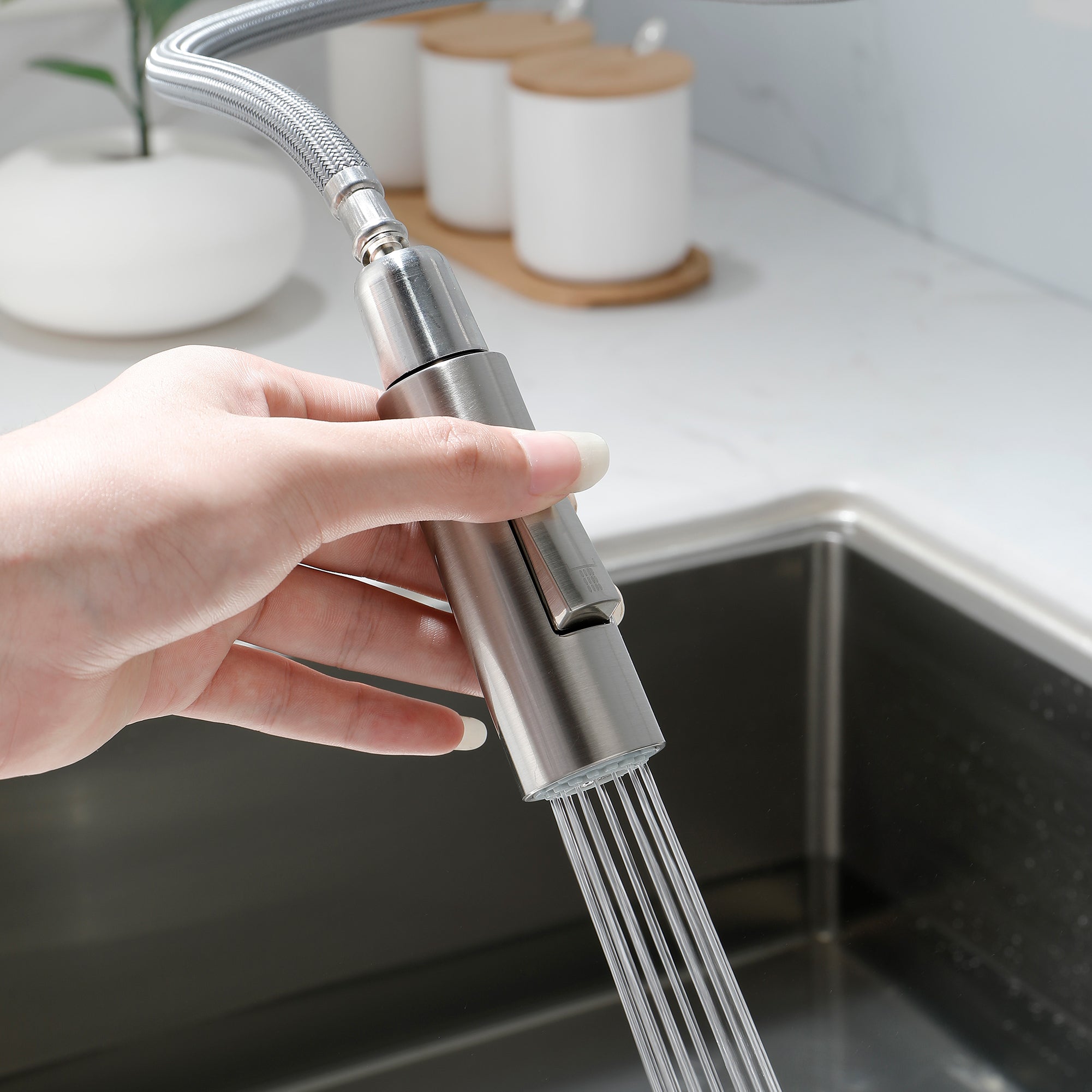 Single Handle High Arc Pull Out Kitchen Faucet,Single Level Stainless Steel Kitchen Sink Faucets with Pull Down Sprayer