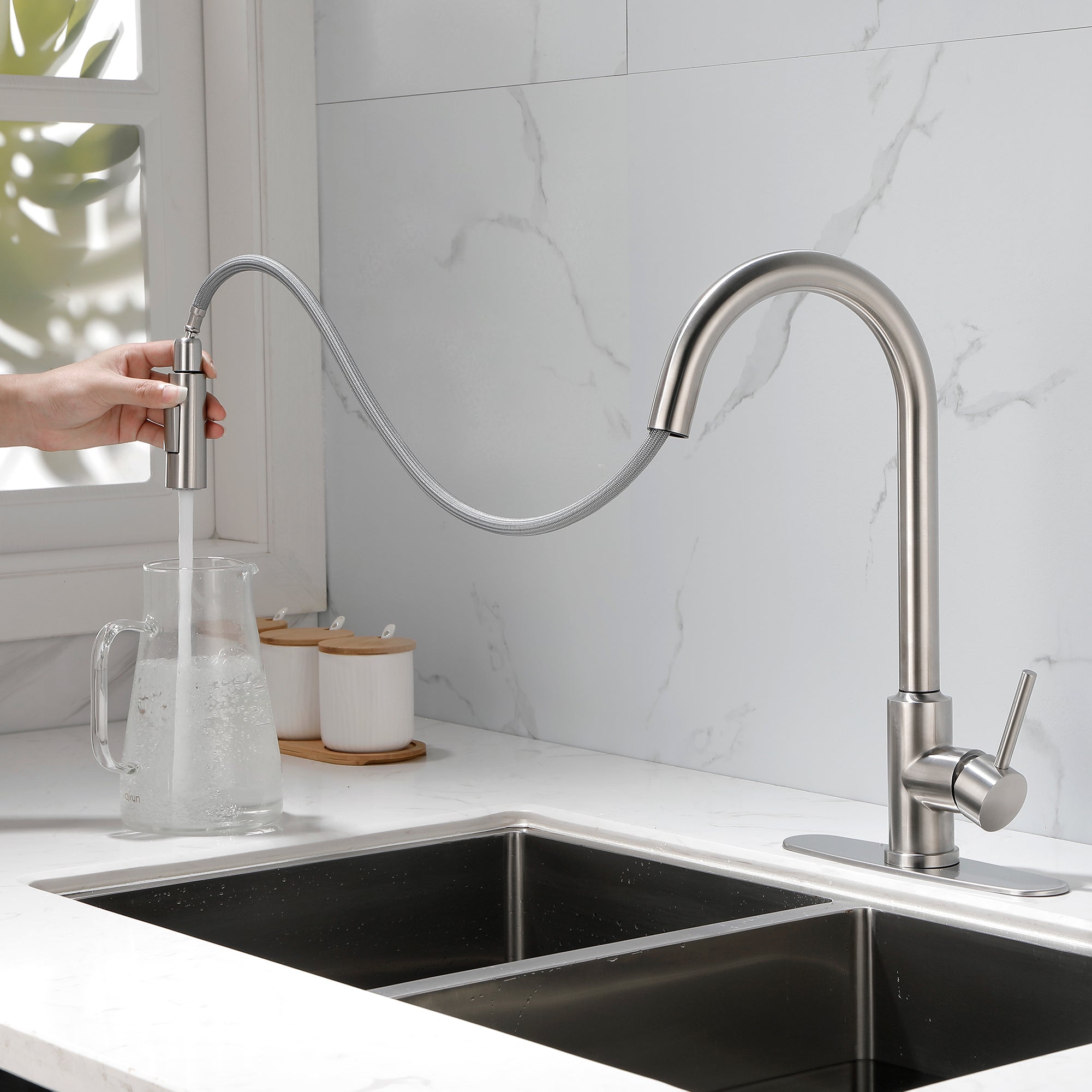 Single Handle High Arc Pull Out Kitchen Faucet,Single Level Stainless Steel Kitchen Sink Faucets with Pull Down Sprayer