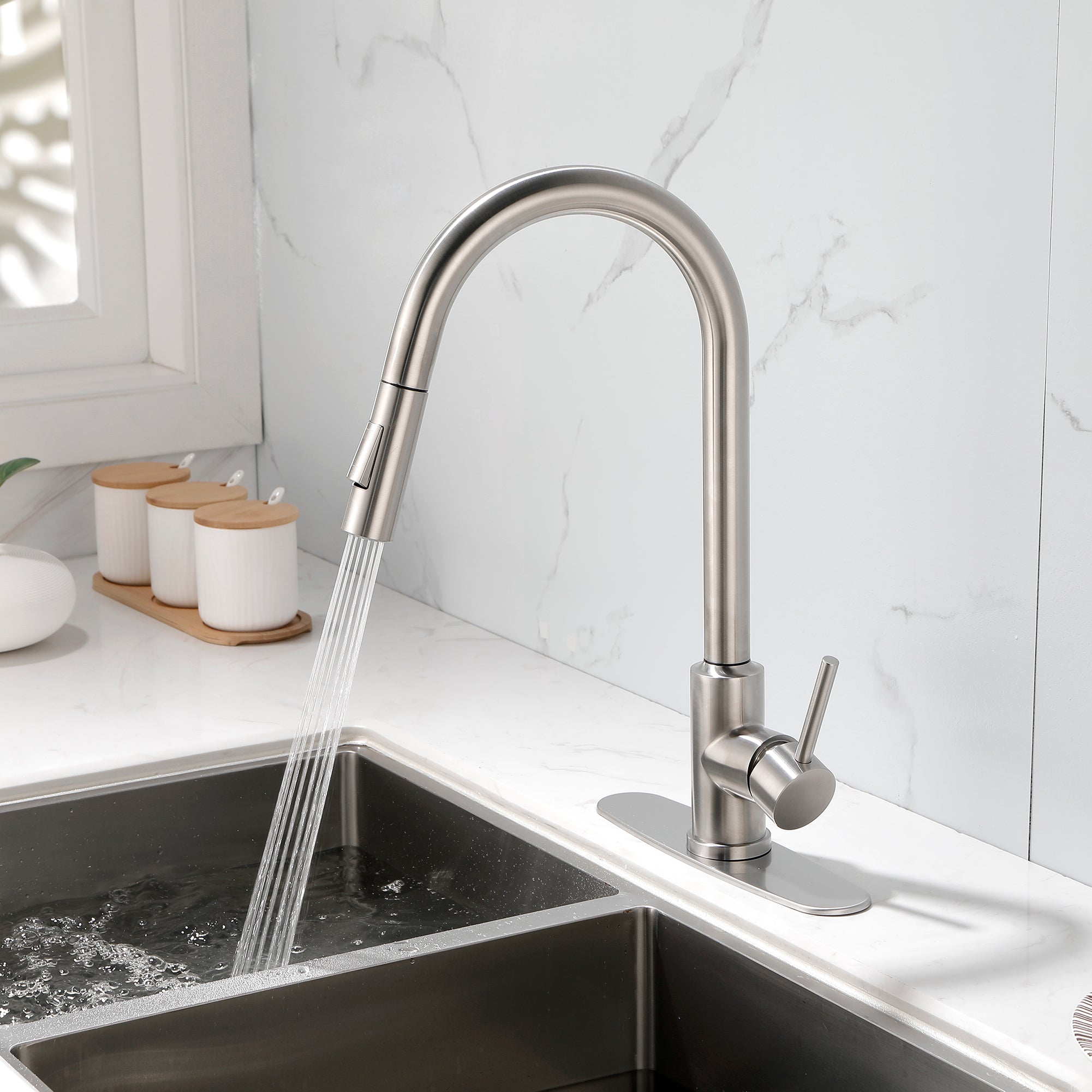 Single Handle High Arc Pull Out Kitchen Faucet,Single Level Stainless Steel Kitchen Sink Faucets with Pull Down Sprayer