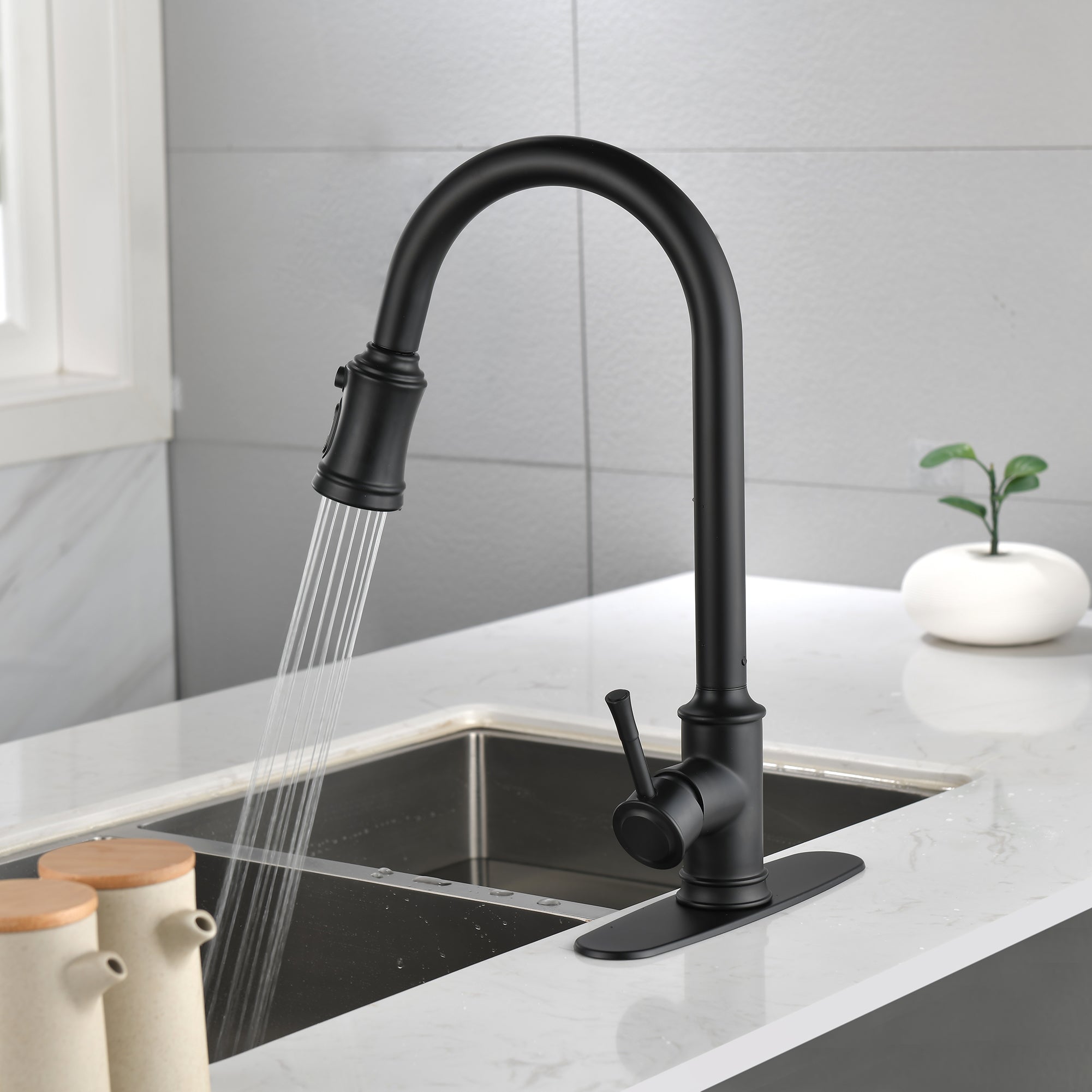 Single Handle High Arc Pull Out Kitchen Faucet,Single Level Stainless Steel Kitchen Sink Faucets with Pull Down Sprayer
