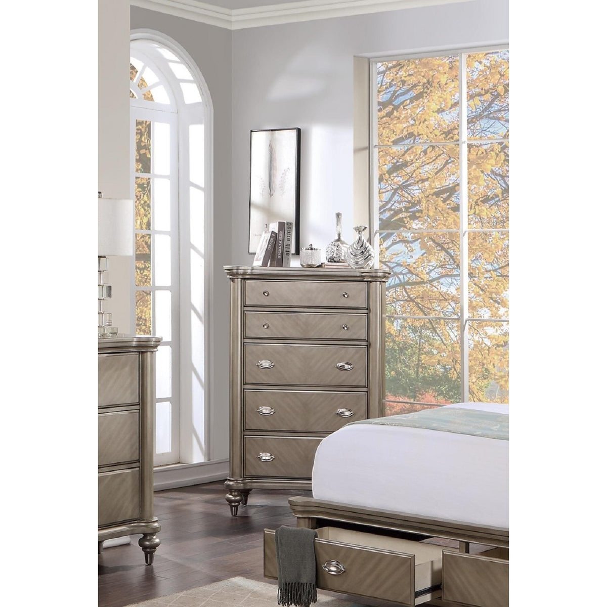Luxury Classic Antique Silver / Champagne Finish 1pc Chest of Drawers Storage Space Bedroom Furniture