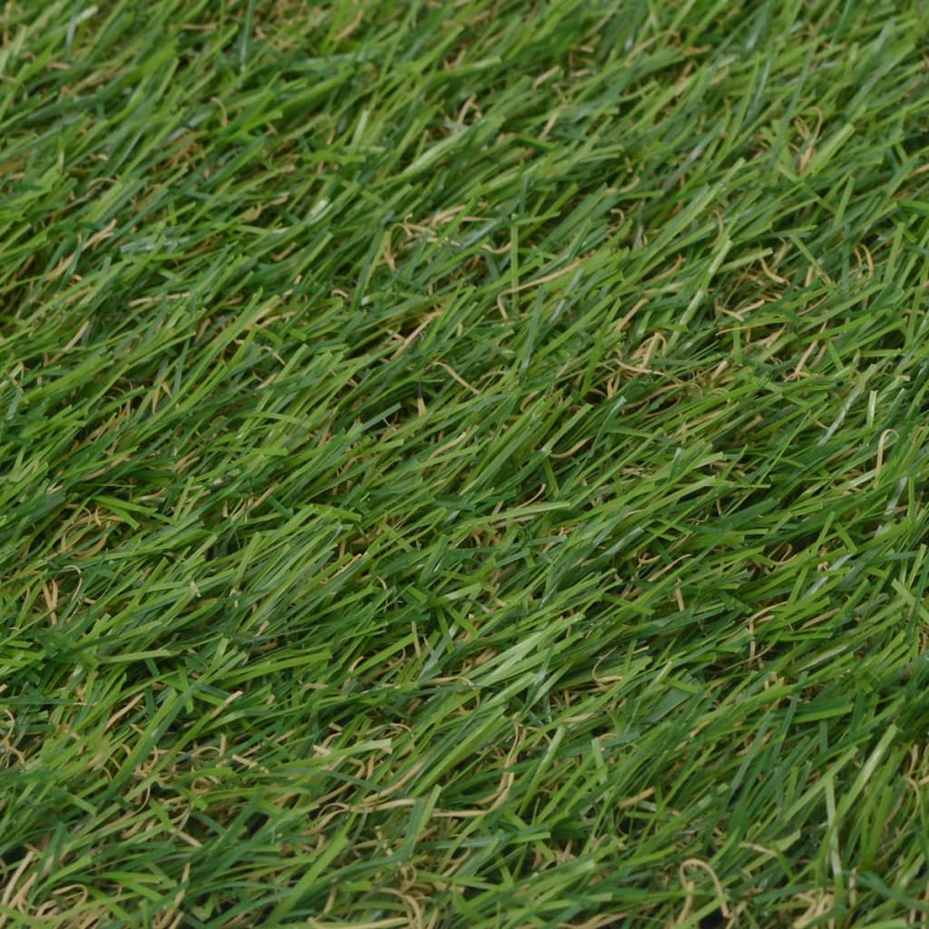 Close-up of green Bostome artificial grass with 0.8-inch pile height.