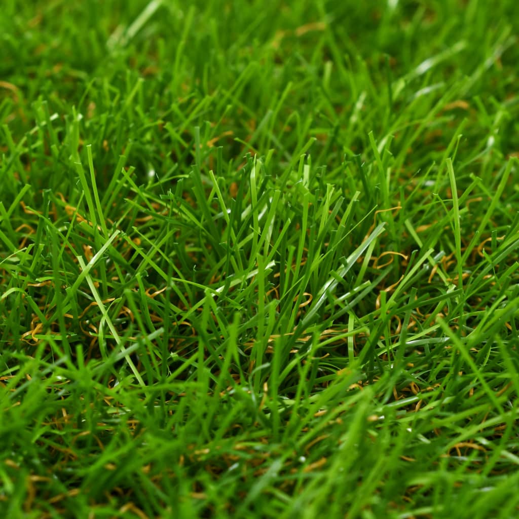 Close-up of green Bostome artificial grass with 1.6-inch pile height.