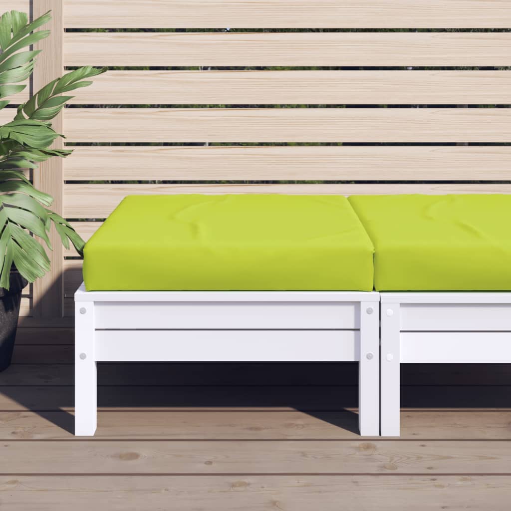 Bright green pallet cushion made of water-resistant Oxford fabric with soft foam filling.