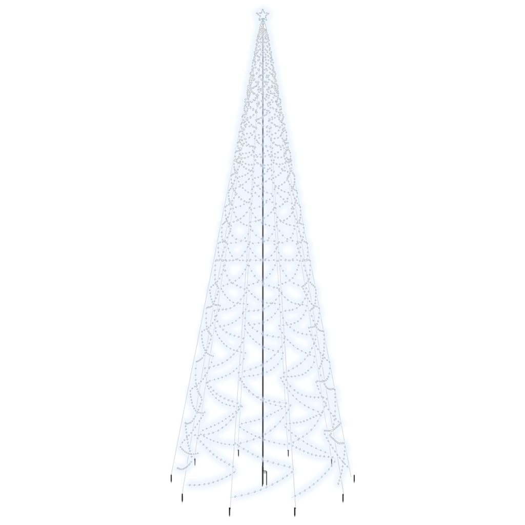 A 26-foot tall Christmas tree with a spike base and 3000 cold white LEDs in a zigzag pattern.