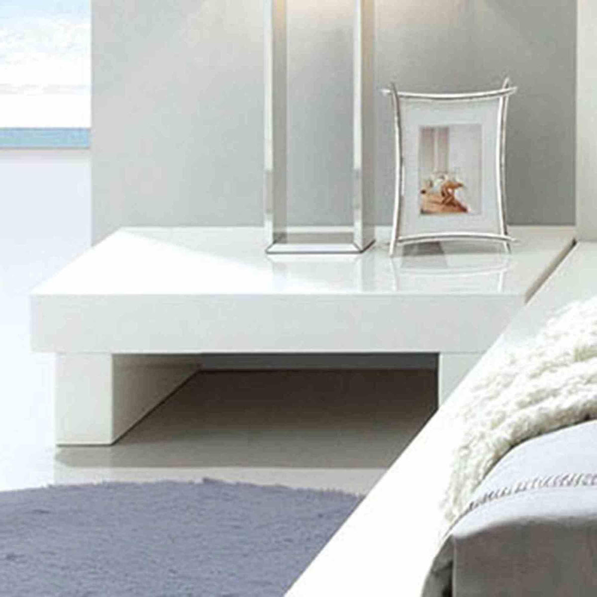 Contemporary Style 1pc Nightstand High Gloss Lacquer Coating White Finish Bedroom Furniture