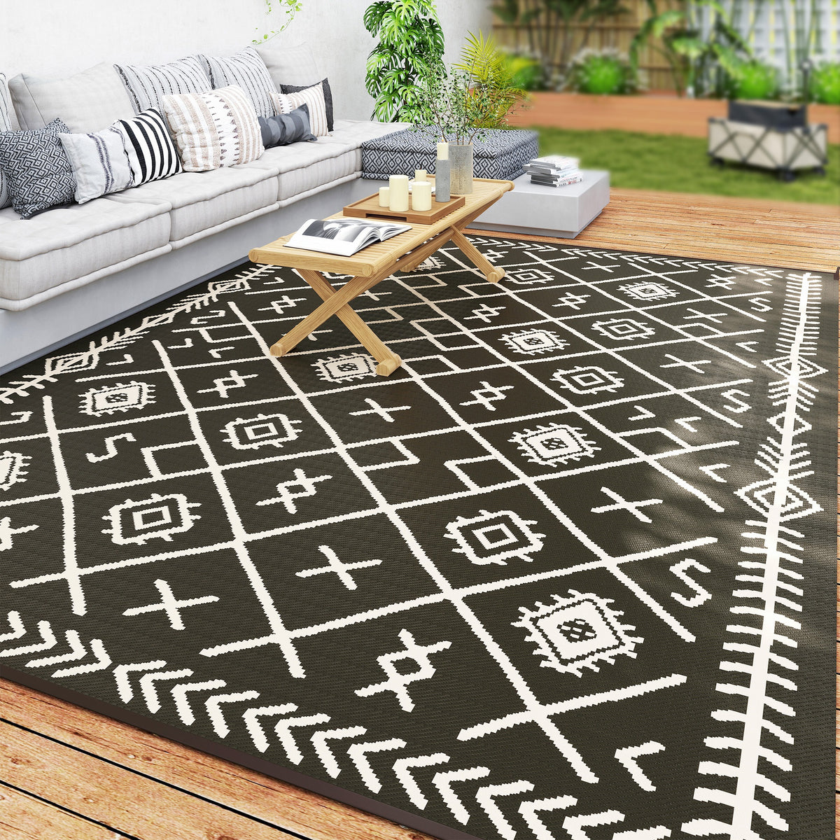 Reversible Outdoor Rug, Waterproof Plastic Straw with Carry Bag, 9' x 12', Black & Beige Rhombus